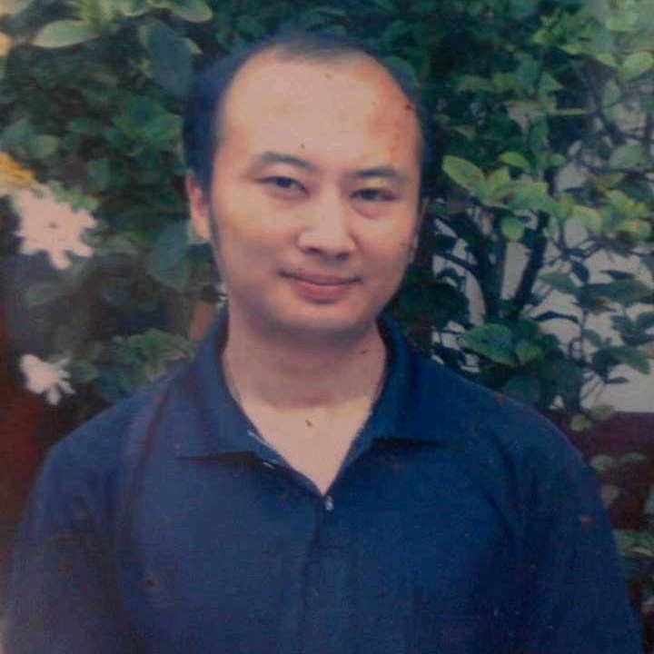 石峰里的生命的第一张照片--四川蓝颜知己交友网