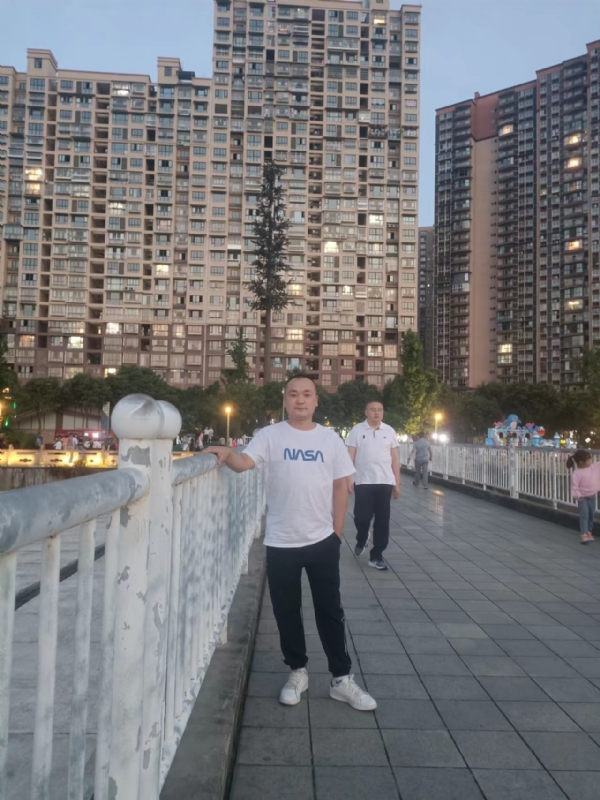 寂寞的男人的第一张照片--四川蓝颜知己交友网